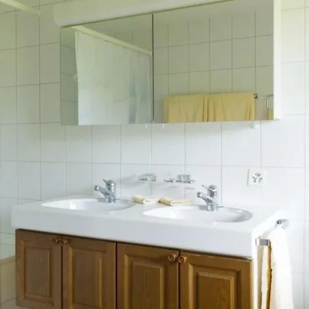 شقة Graebi Appartement-fewo- Dusche Und Bad- Wc 8-bettwohnung By Interhome *
